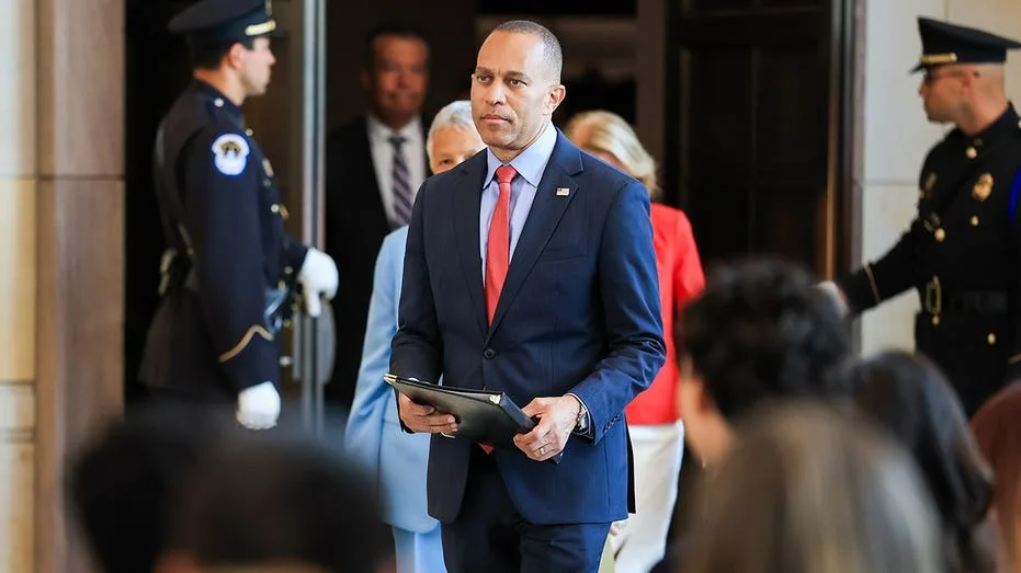 House Democratic Leader Hakeem Jeffries Confronts Growing Socialist Influence, Exposing Party Divisions